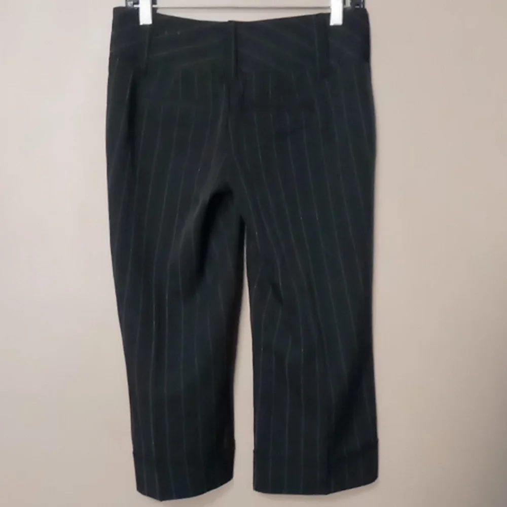 Style That Works Black w White Pin Stripe Cropped Pants Size 1